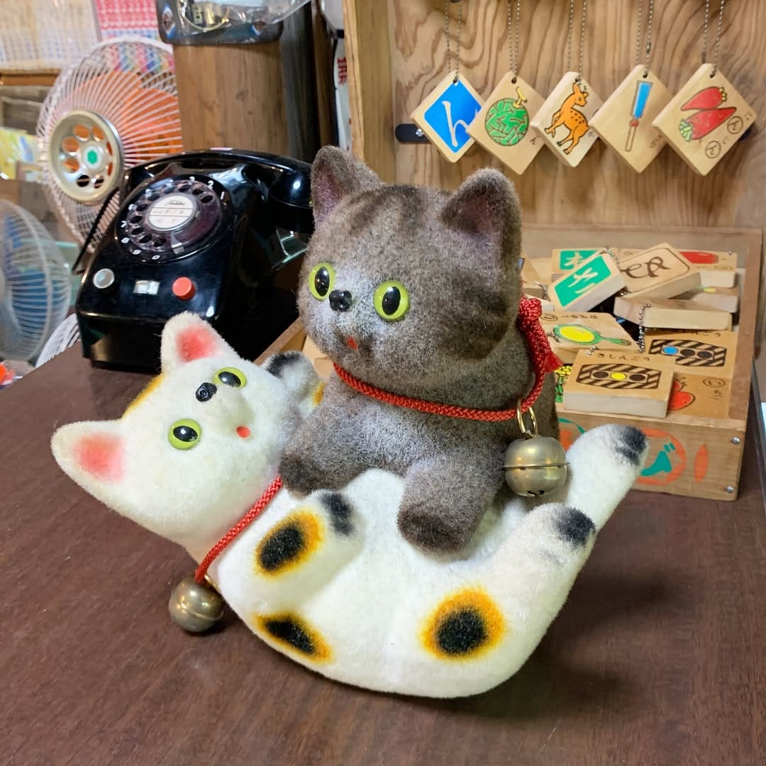 Post 4 by 猫屋商会 on Instagram (carousel)