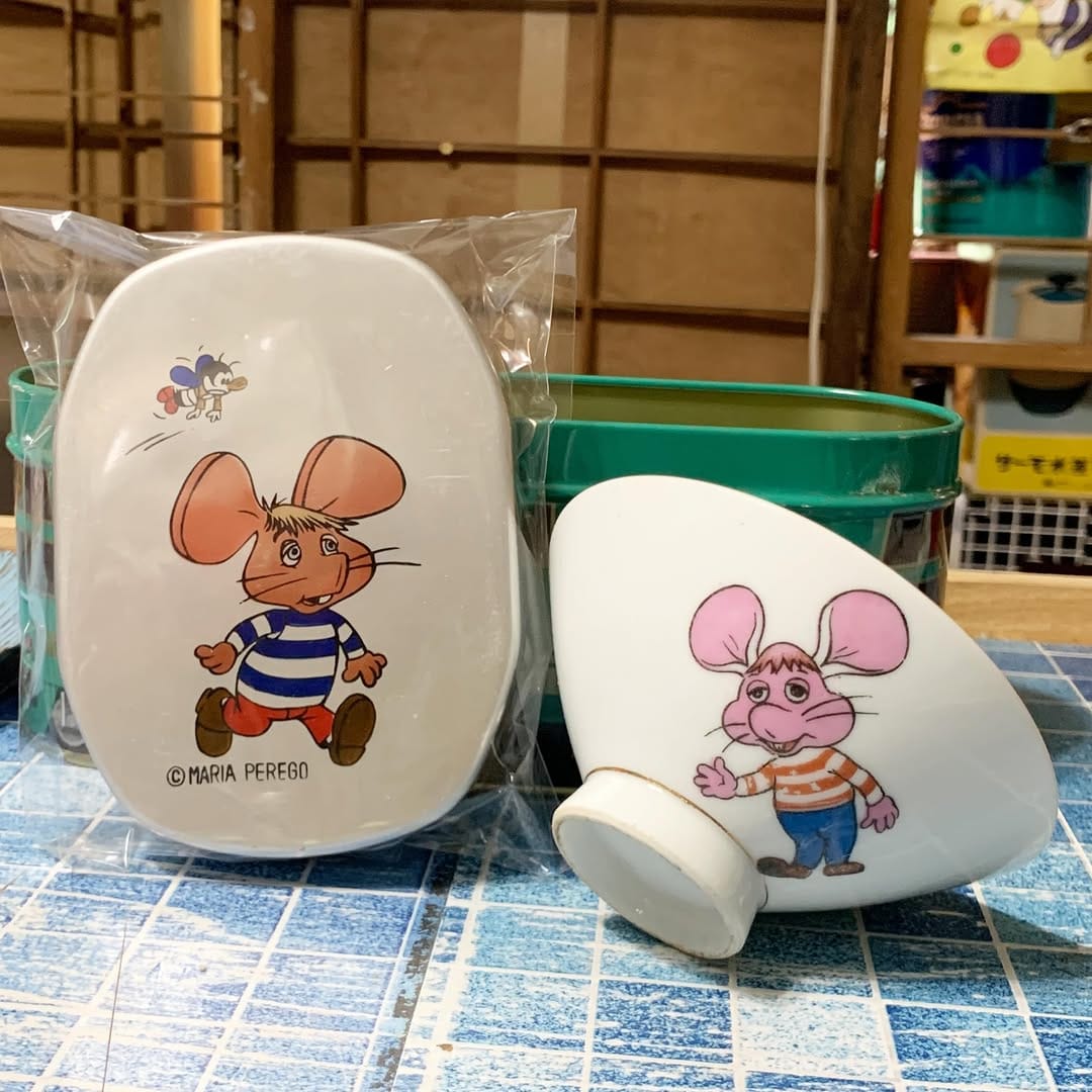Post 6 by 猫屋商会 on Instagram (carousel)