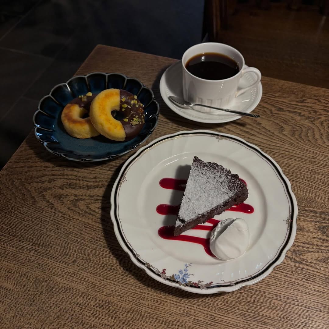 Post 9 by ロックフォールカフェ / ROQUEFORT CAFE on Instagram (image)