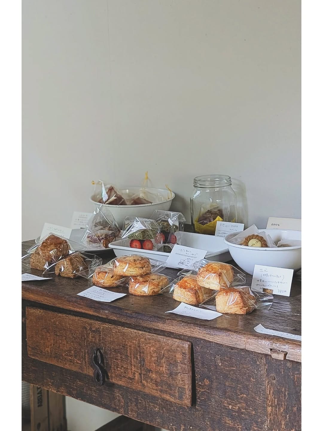 Post 6 by cafe chicca on Instagram (image)