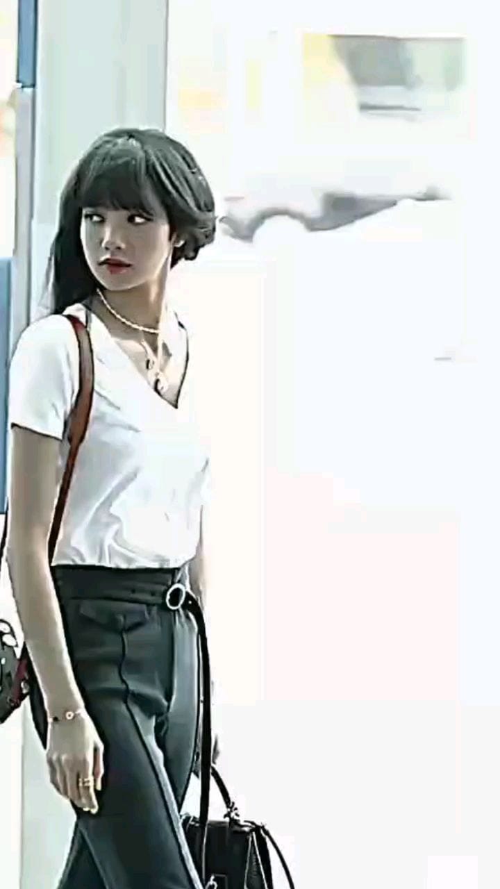 Post 9 by @k.pop_armyy on Instagram (video)