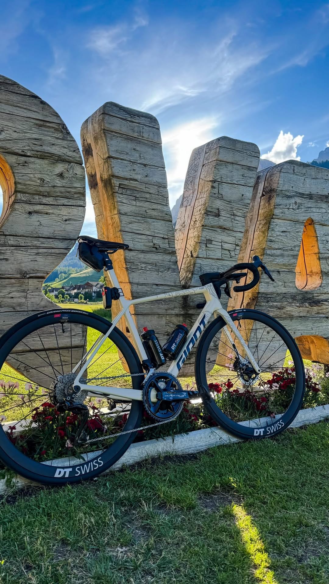 Post 2 by Omar Di Felice on Instagram (video)