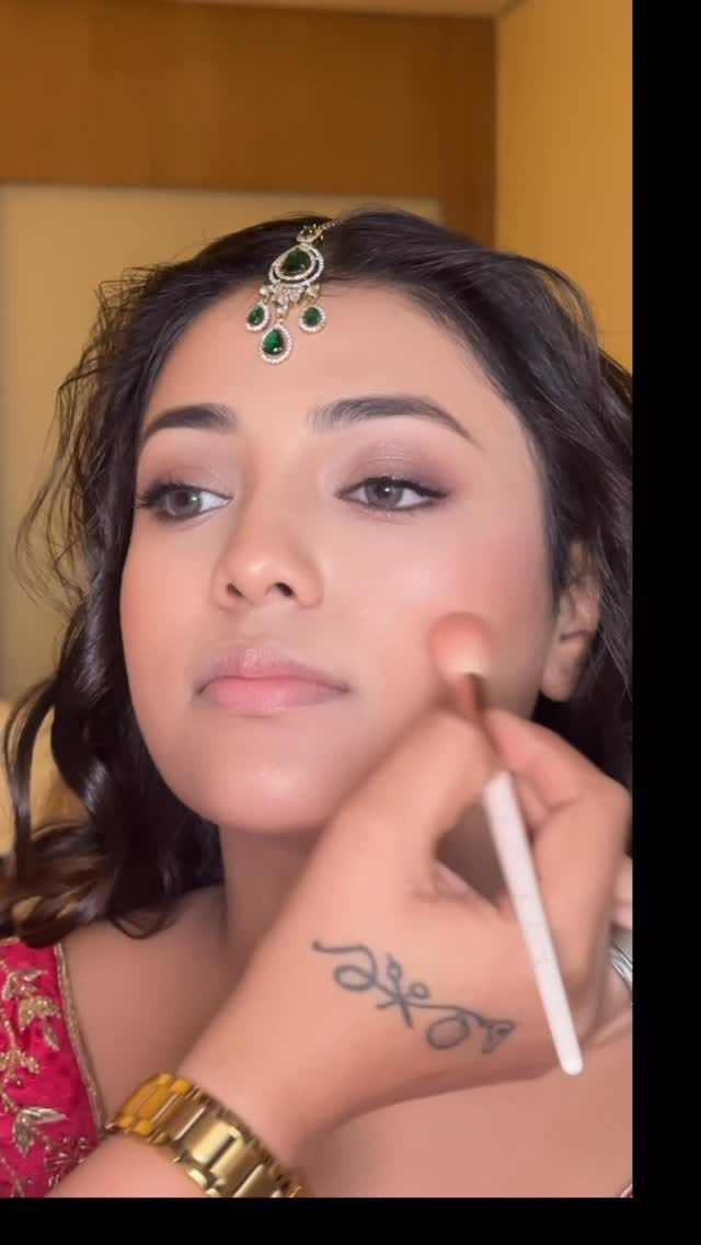 Post 8 by Rimi | makeup artist | hair | styling on Instagram (video)