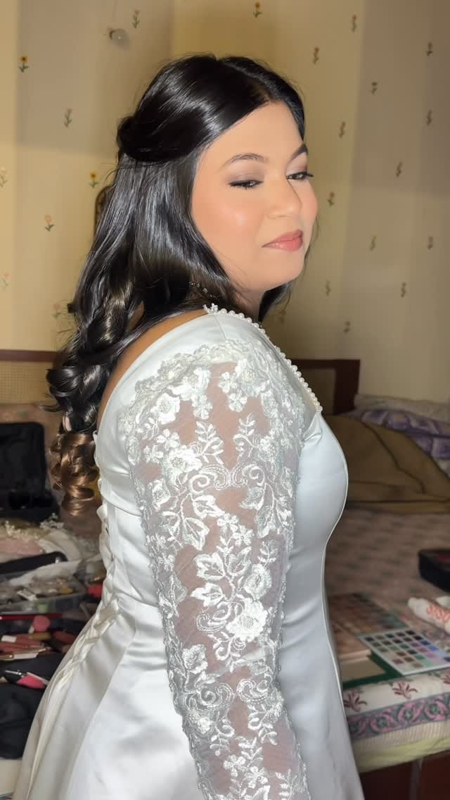 Post 5 by Rimi | makeup artist | hair | styling on Instagram (video)