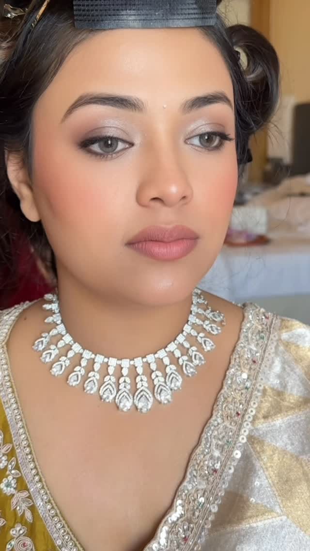 Post 7 by Rimi | makeup artist | hair | styling on Instagram (video)