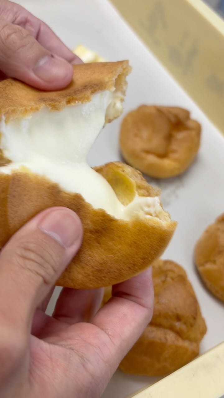Post 5 by 北海道旭川｜梅屋 シュークリーム on Instagram (video)