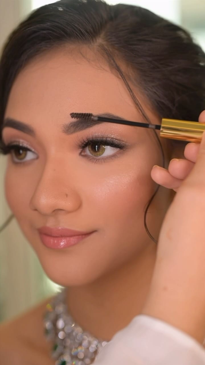 Post 4 by Swati Dedhia| MUMBAI MAKEUPARTIST on Instagram (video)