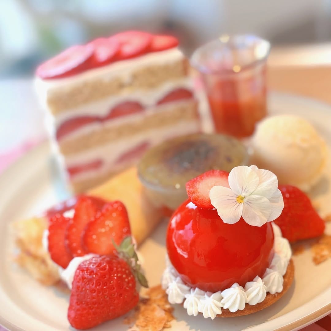Post 5 by cafe de GAMOYON on Instagram (carousel)