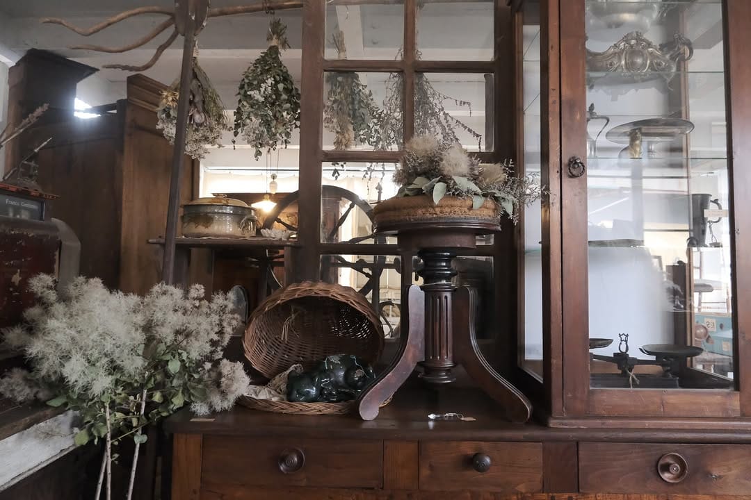 Post 1 by フランス古道具　RITA brocante on Instagram (image)