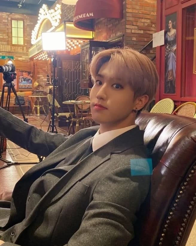 Post 6 by HAN JISUNG on Instagram (image)