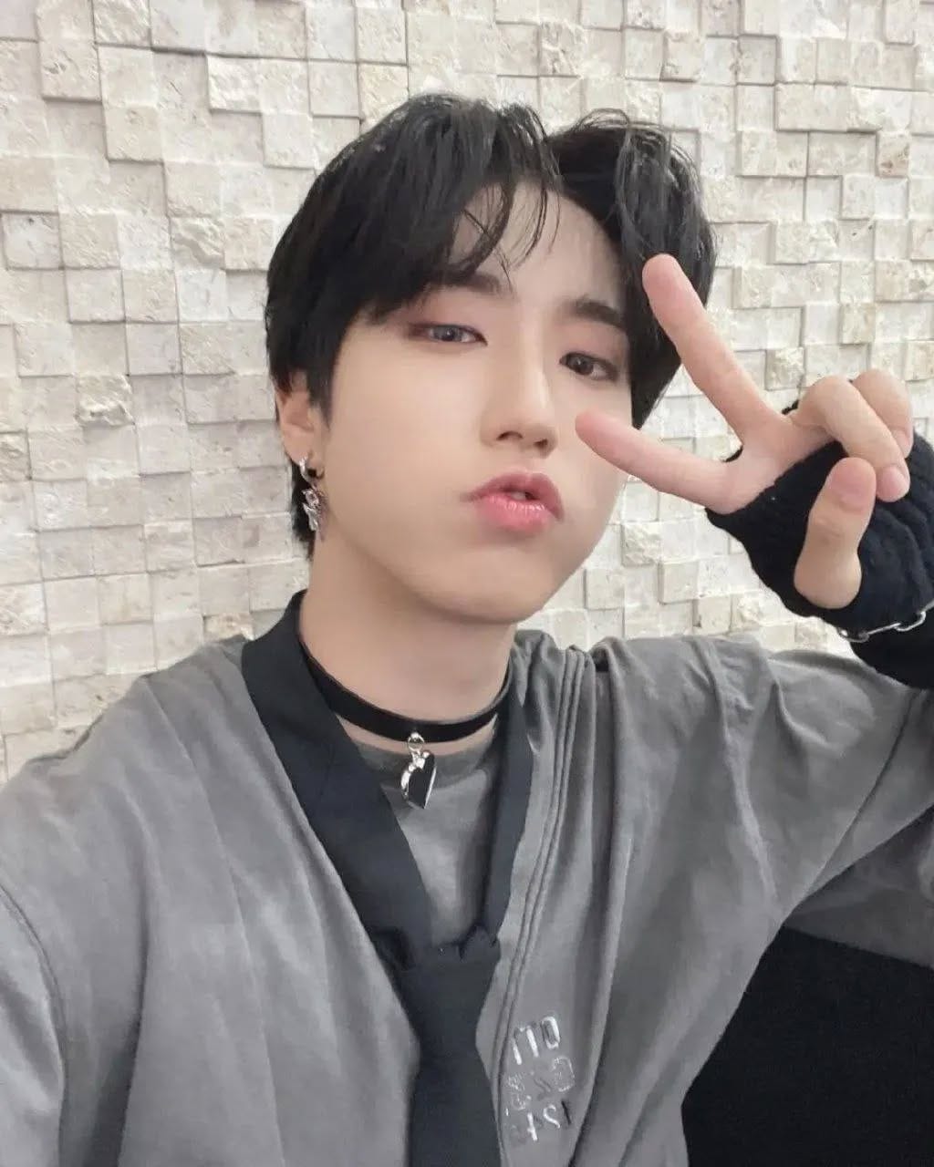 Post 3 by HAN JISUNG on Instagram (image)