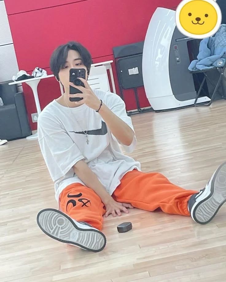 Post 5 by HAN JISUNG on Instagram (carousel)
