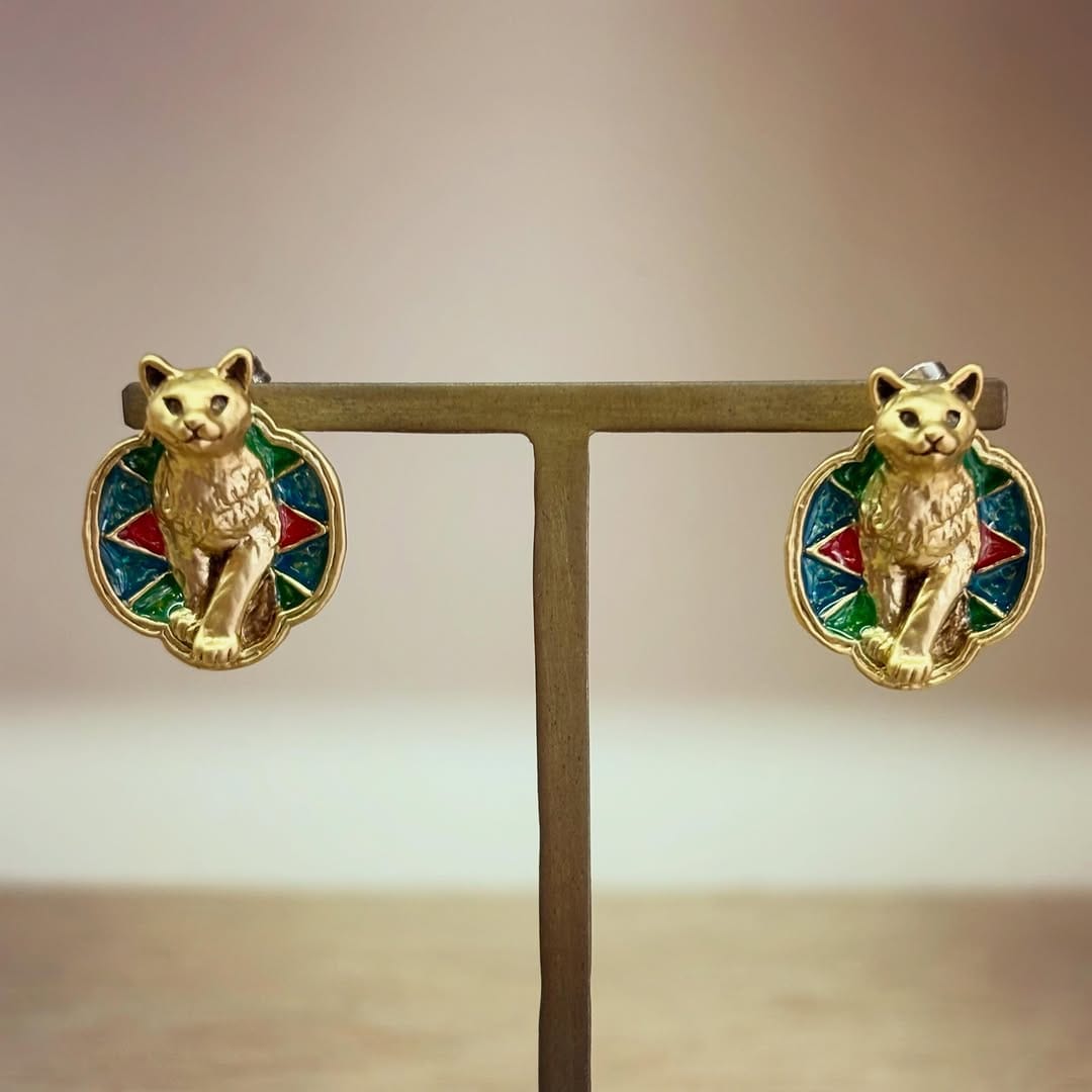 Post 4 by 三毛猫雑貨店 on Instagram (carousel)