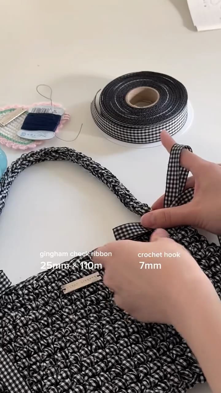 Post 10 by R U B A N    L I B E R T É on Instagram (video)
