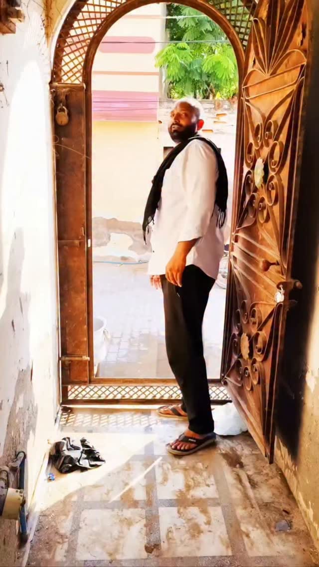 Post 10 by Aslam Gouri on Instagram (video)