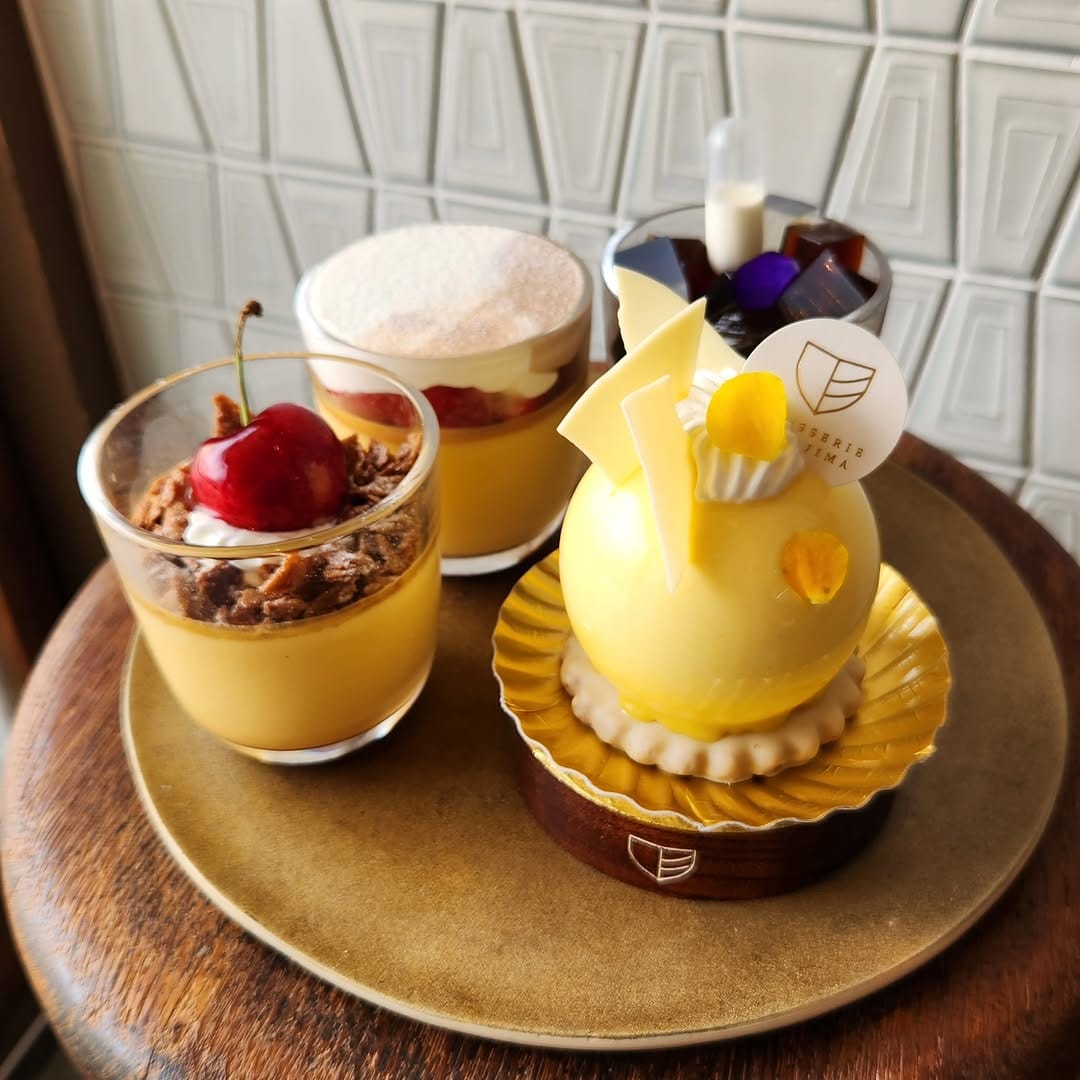 Post 10 by 町家浪漫菓子　中嶋菓子店 on Instagram (carousel)