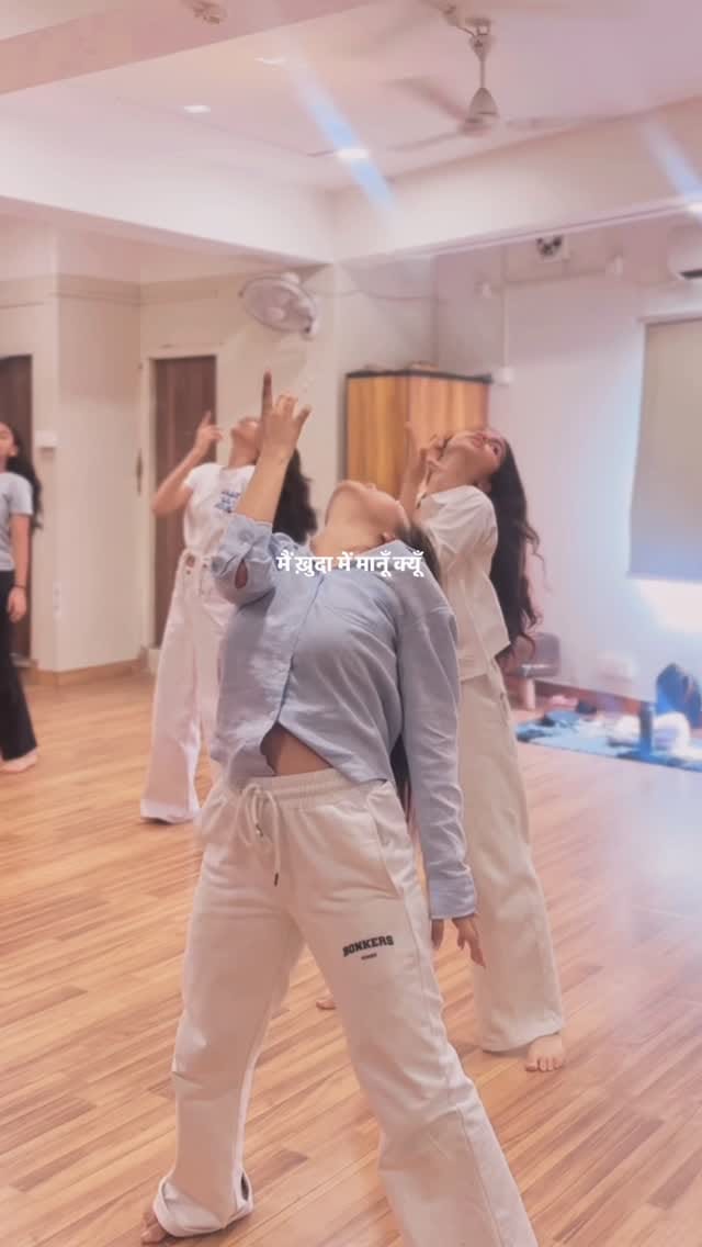 Post 6 by Naina Modi on Instagram (video)