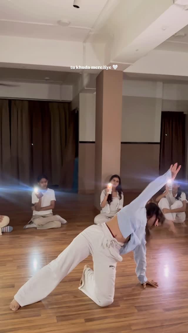 Post 7 by Naina Modi on Instagram (video)