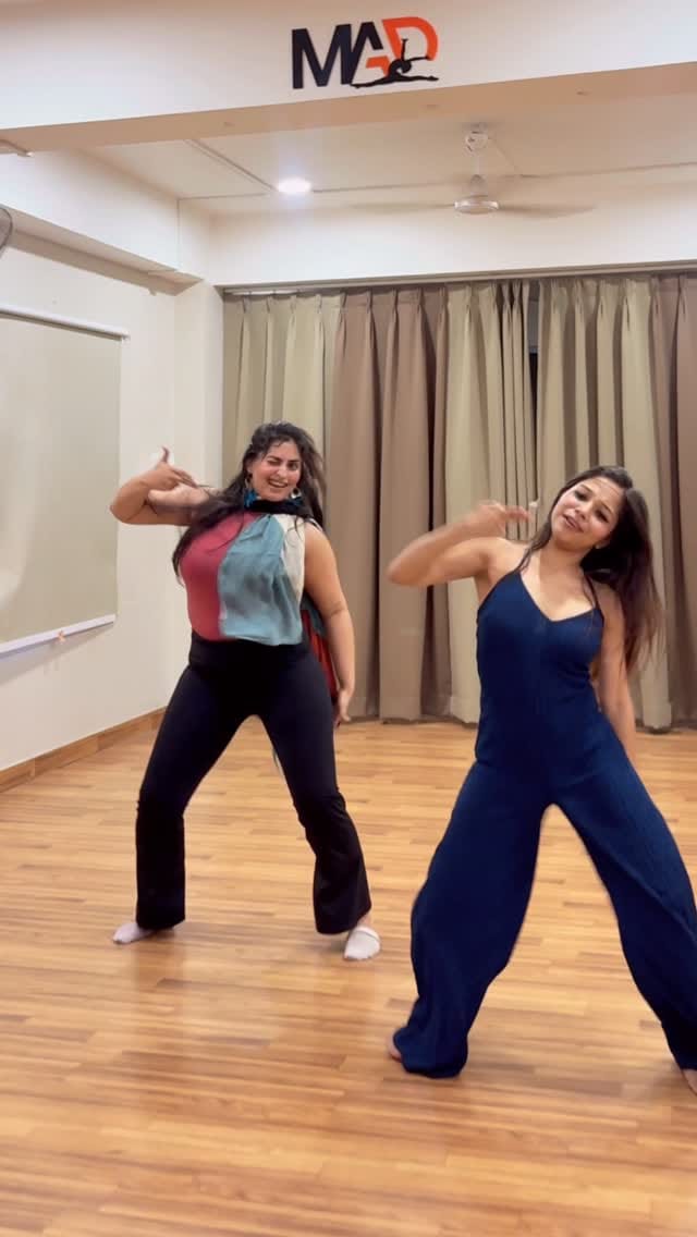 Post 4 by Naina Modi on Instagram (video)
