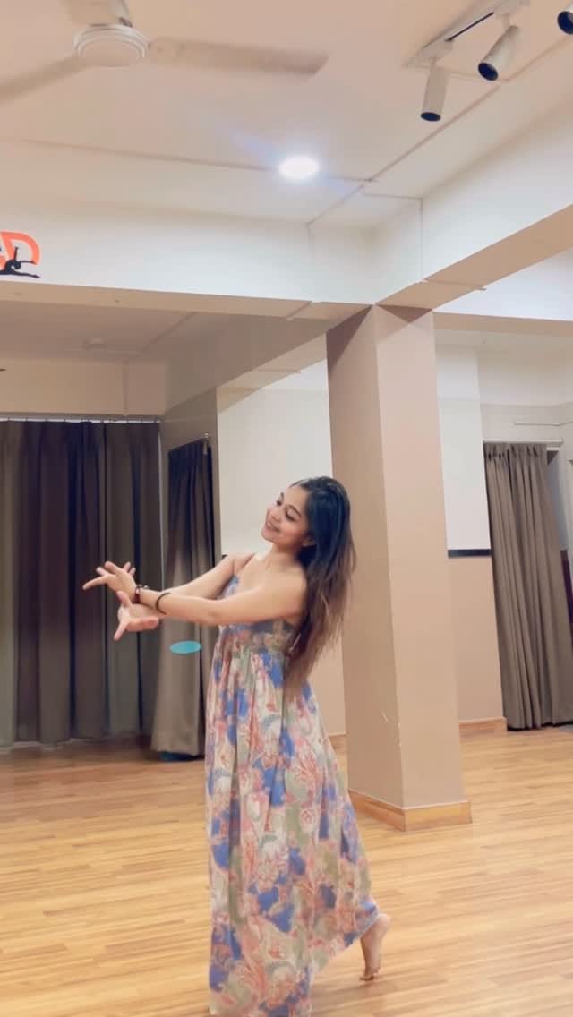 Post 5 by Naina Modi on Instagram (video)