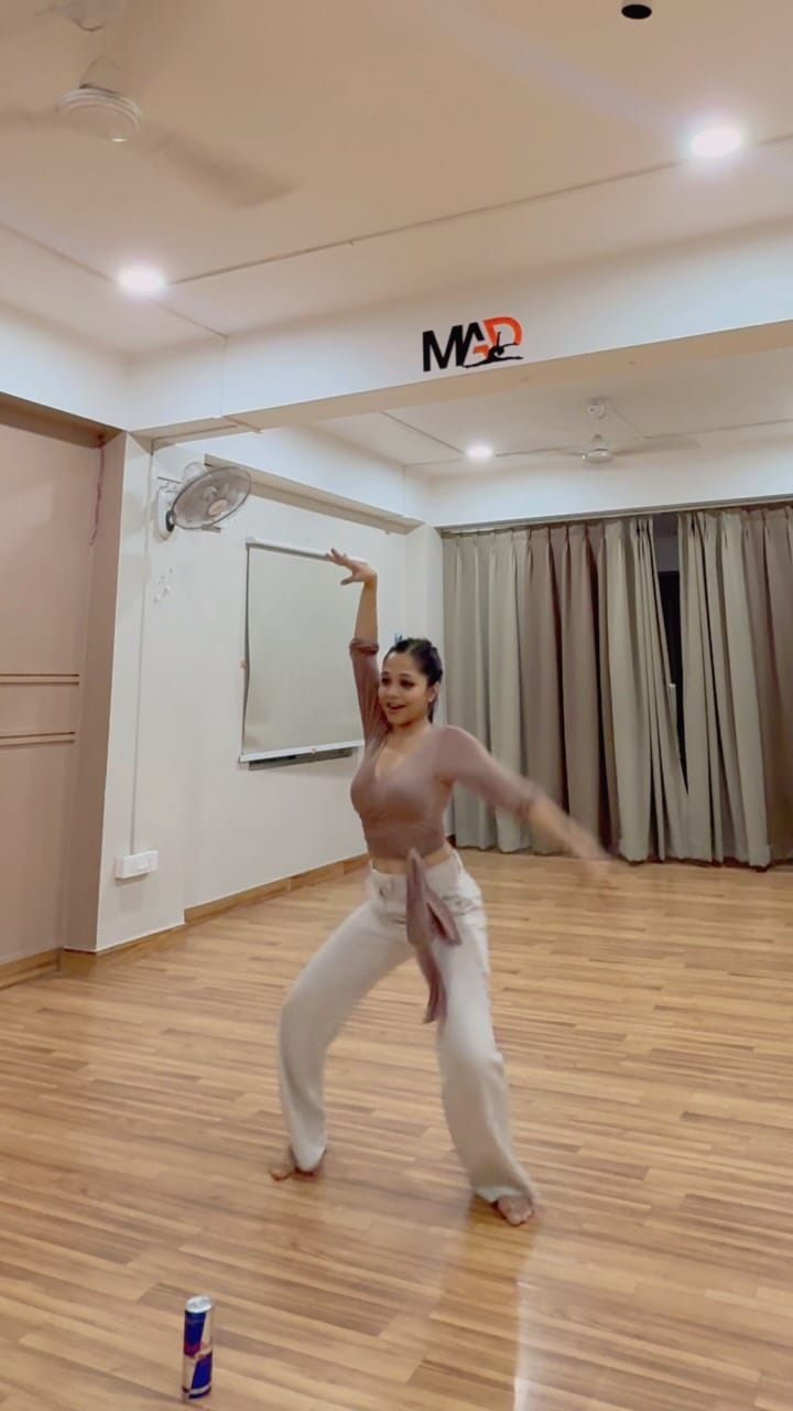 Post 2 by Naina Modi on Instagram (video)