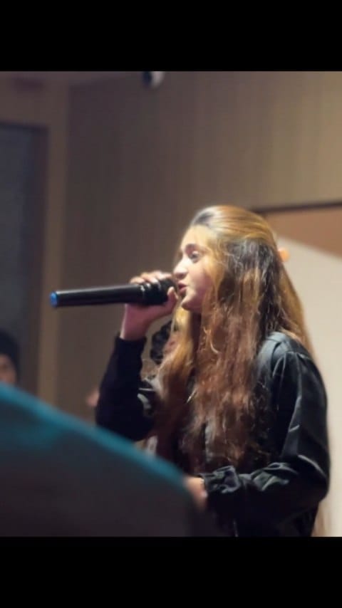 Post 10 by ♪स्नेहा Sings on Instagram (video)