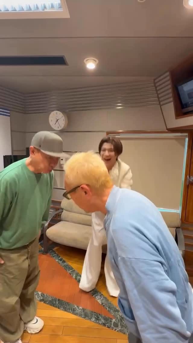 Post 6 by 新浜レオン on Instagram (video)