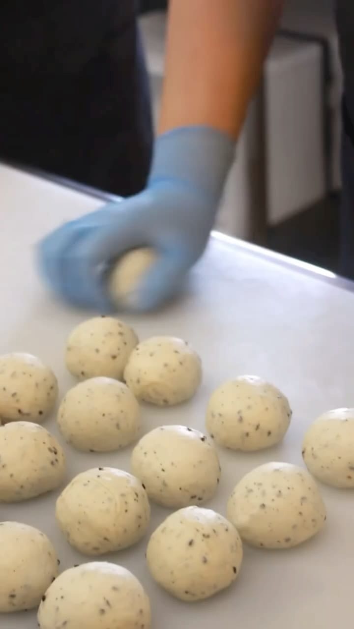 Post 10 by ミサキドーナツ on Instagram (video)