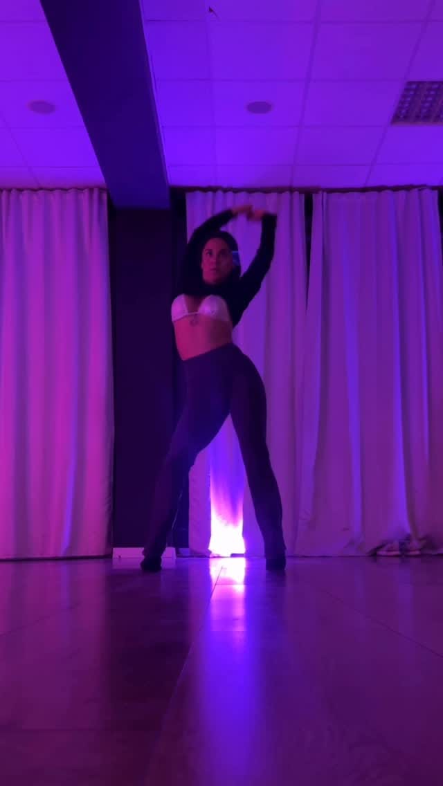 Post 8 by Estefi Silva | dancer & coach on Instagram (video)