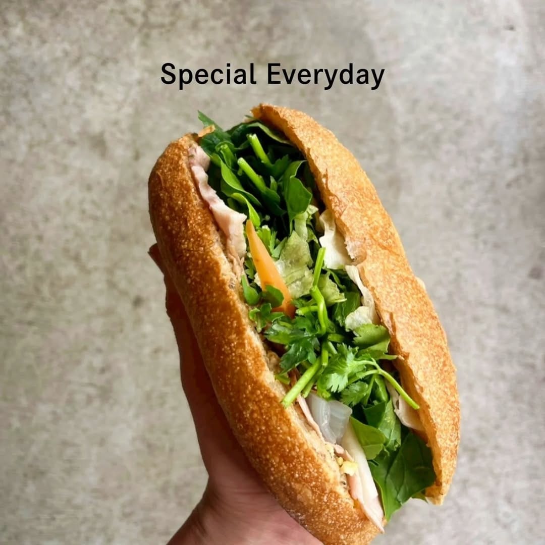 Post 5 by 120gバインミー京都 on Instagram (image)