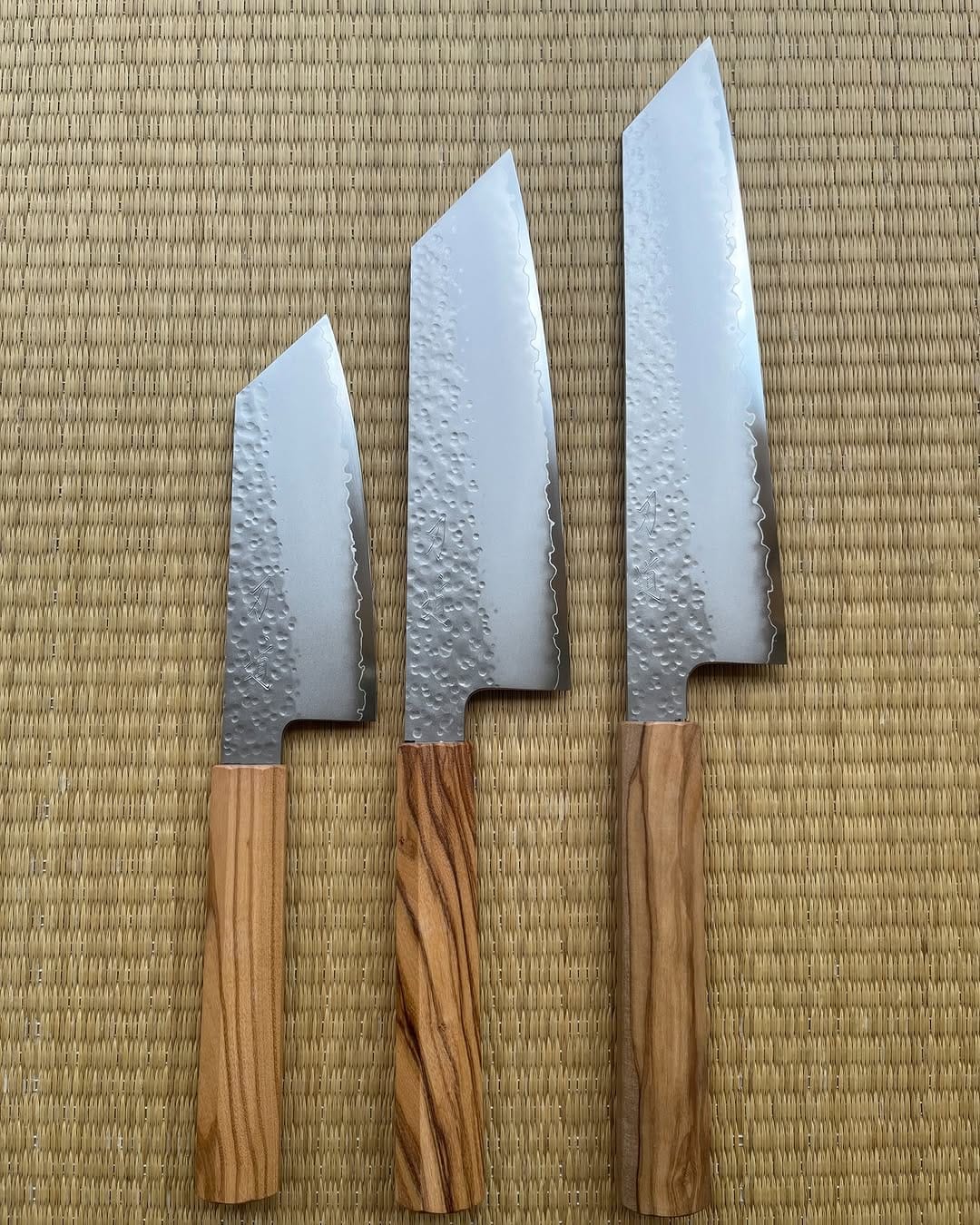 Post 5 by Miura Knives 三浦刃物店 Facas on Instagram (carousel)