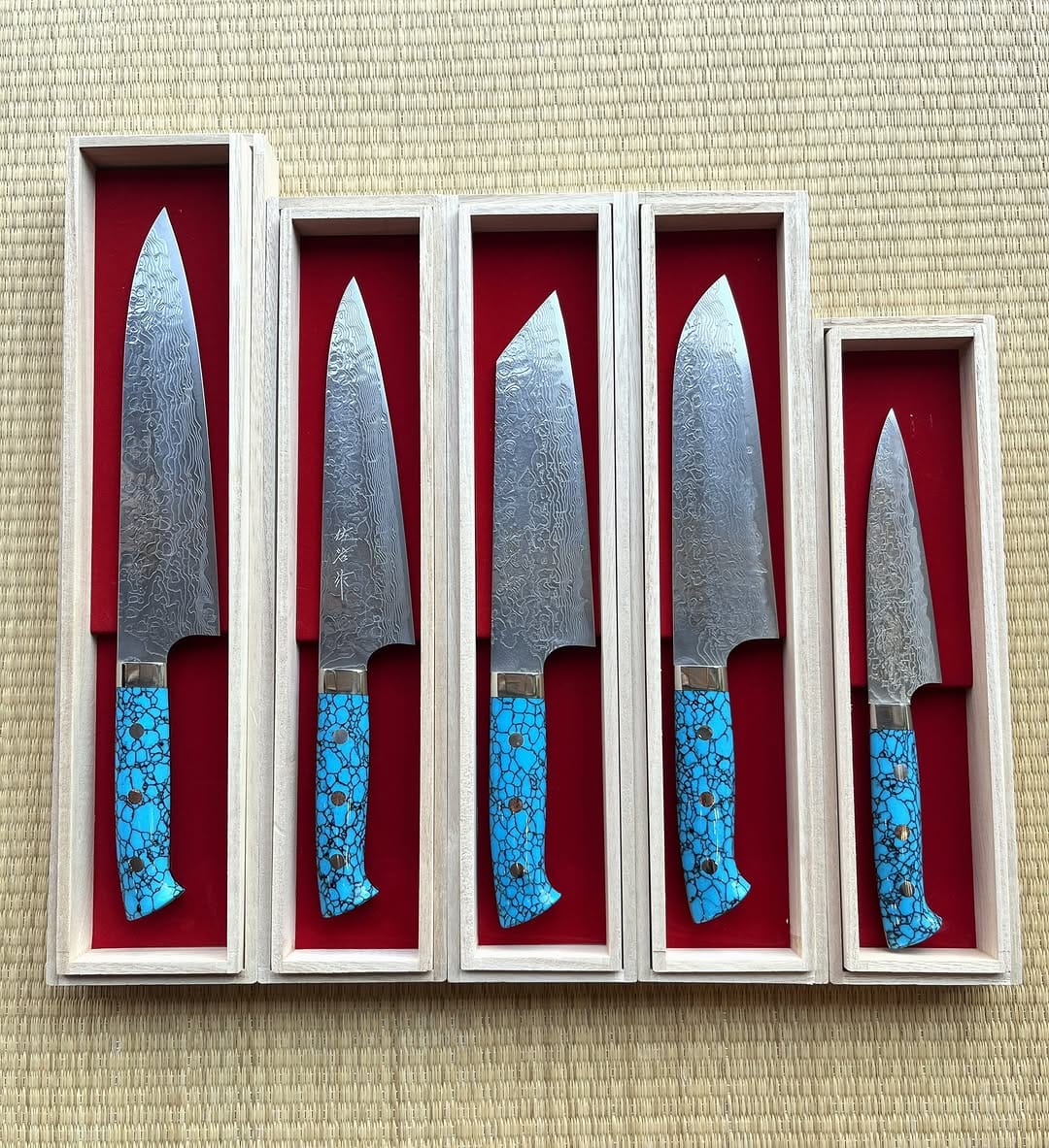 Post 4 by Miura Knives 三浦刃物店 Facas on Instagram (carousel)