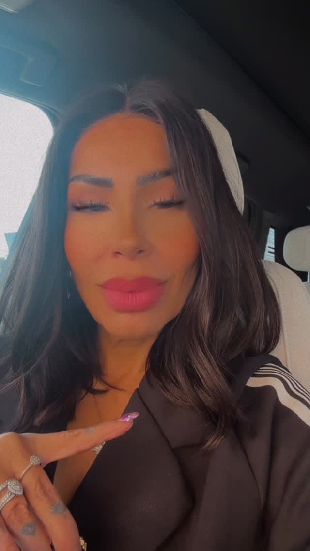 Post 8 by Darinkasnails on Instagram (video)