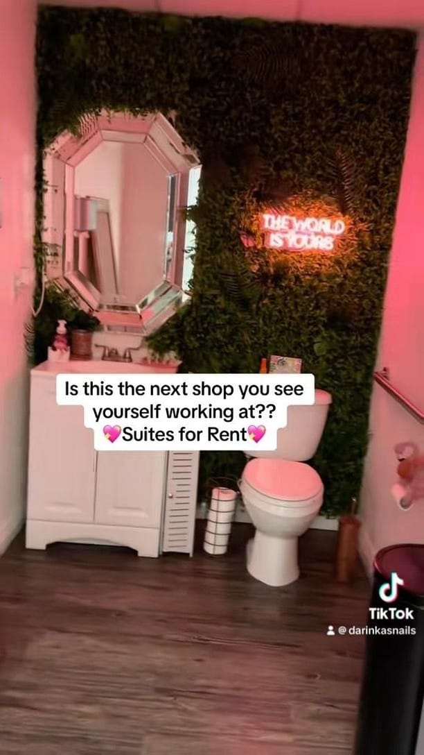 Post 10 by Darinkasnails on Instagram (video)