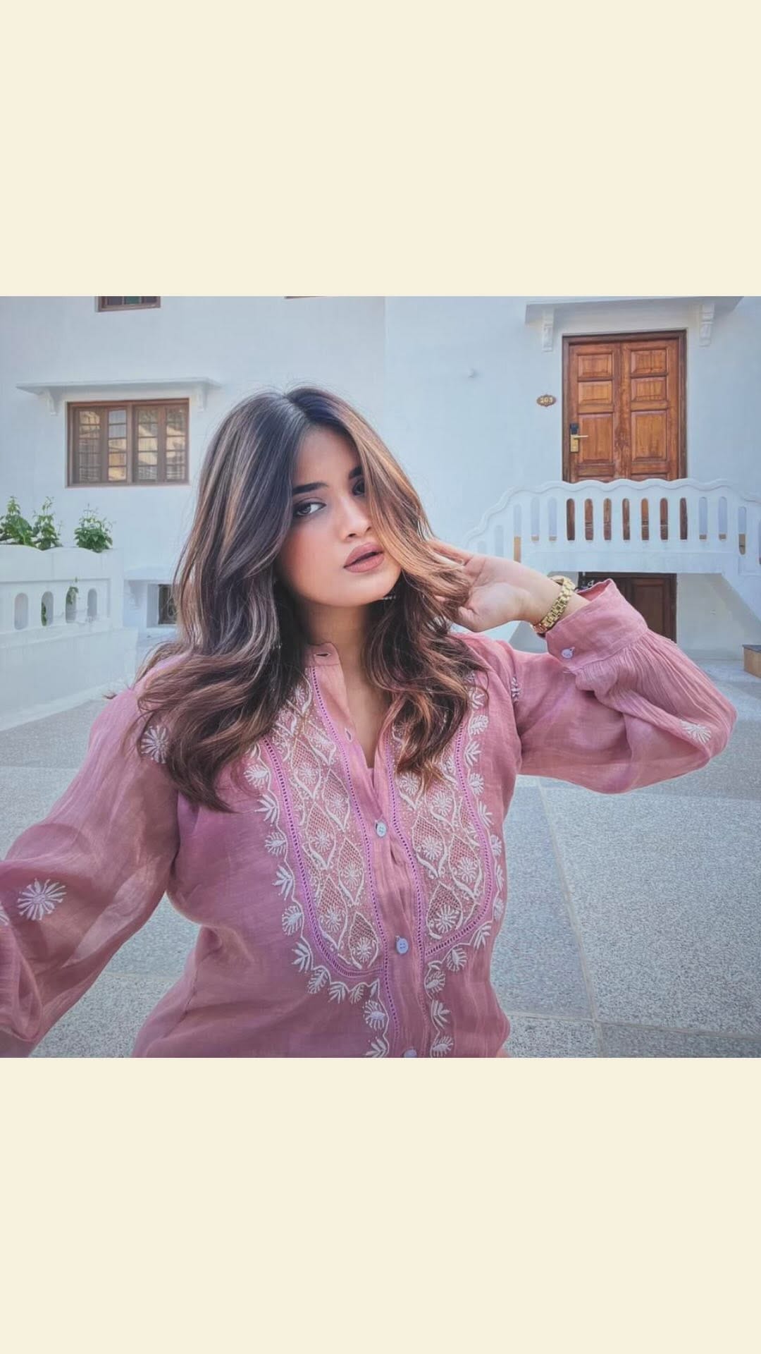 Post 10 by Alekhya Chikankari By Suhani on Instagram (video)