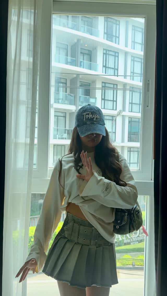 Post 4 by Riya Agrawal on Instagram (video)