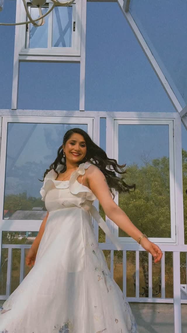 Post 10 by Mahima Solanki 👠👗👑 on Instagram (video)