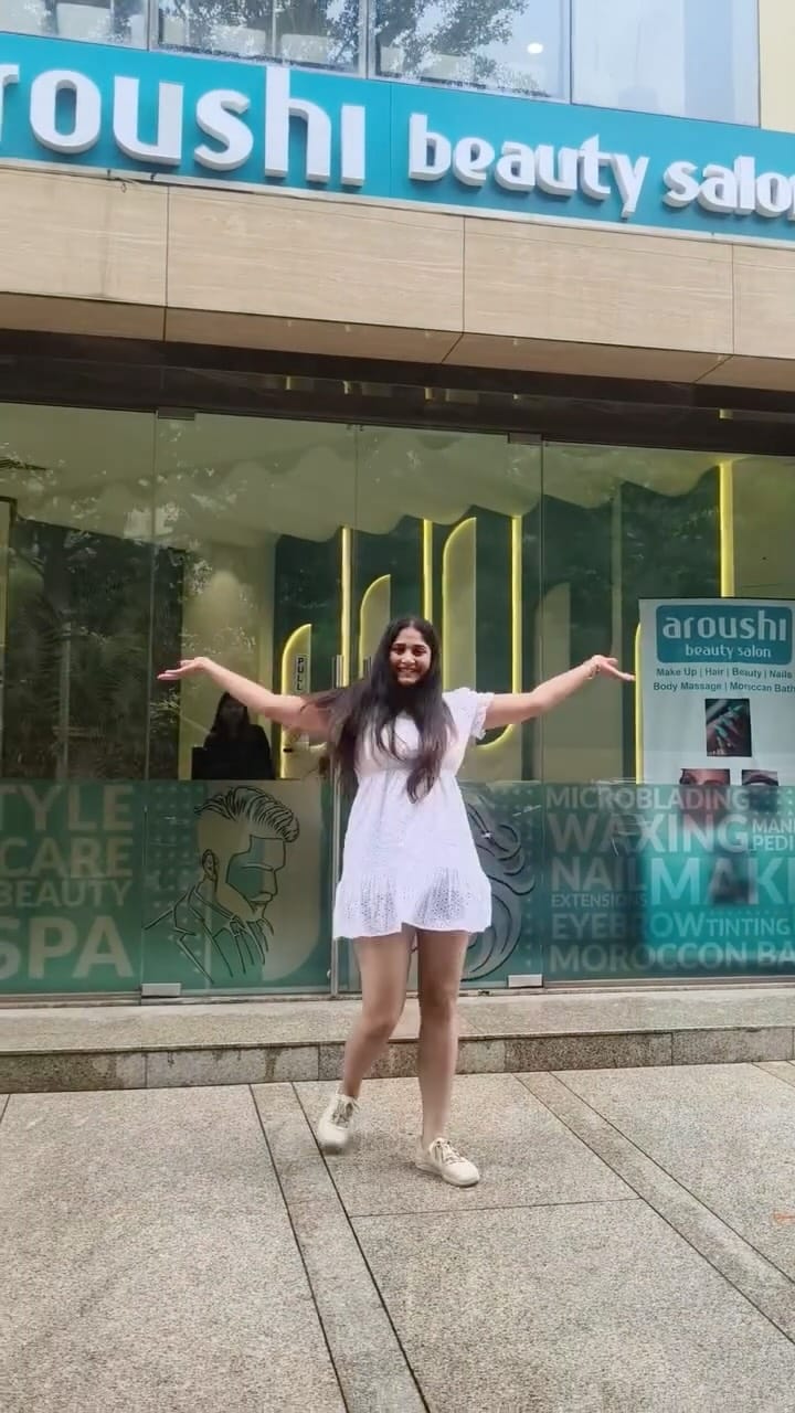 Post 6 by Mahima Solanki 👠👗👑 on Instagram (video)