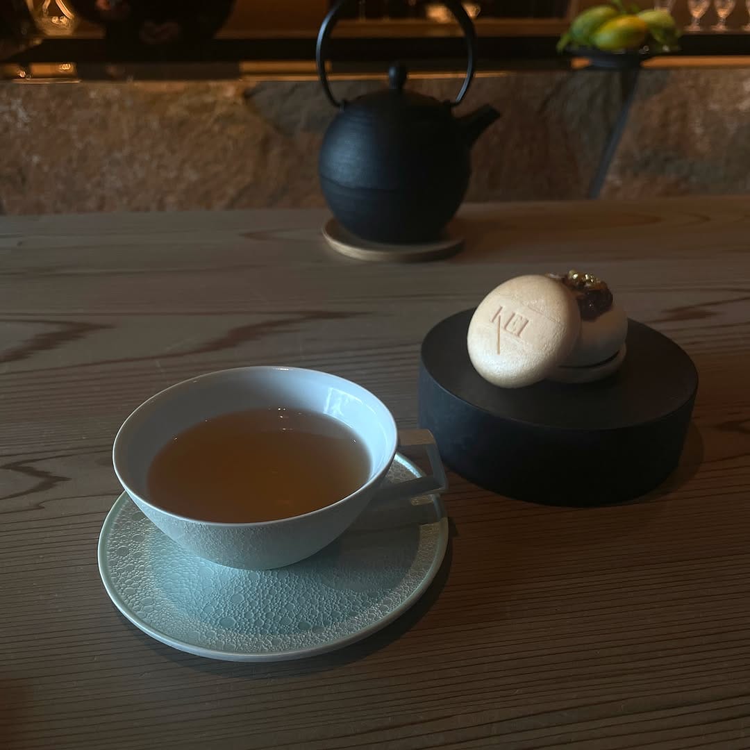 Post 9 by TEA SHOP JIROBE 紅茶舗治郎兵衛 on Instagram (carousel)