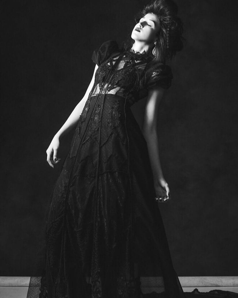 Post 10 by Elle Heavin on Instagram (image)