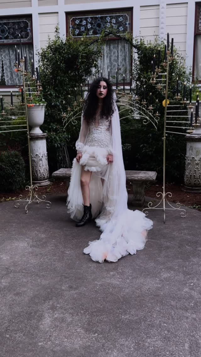 Post 5 by Elle Heavin on Instagram (video)