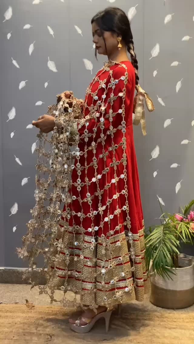Post 10 by Sandhya | Custom Indian outfits on Instagram (video)