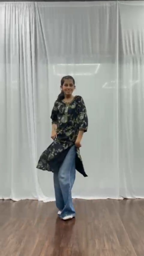Post 5 by 3v Dannce eraa on Instagram (video)