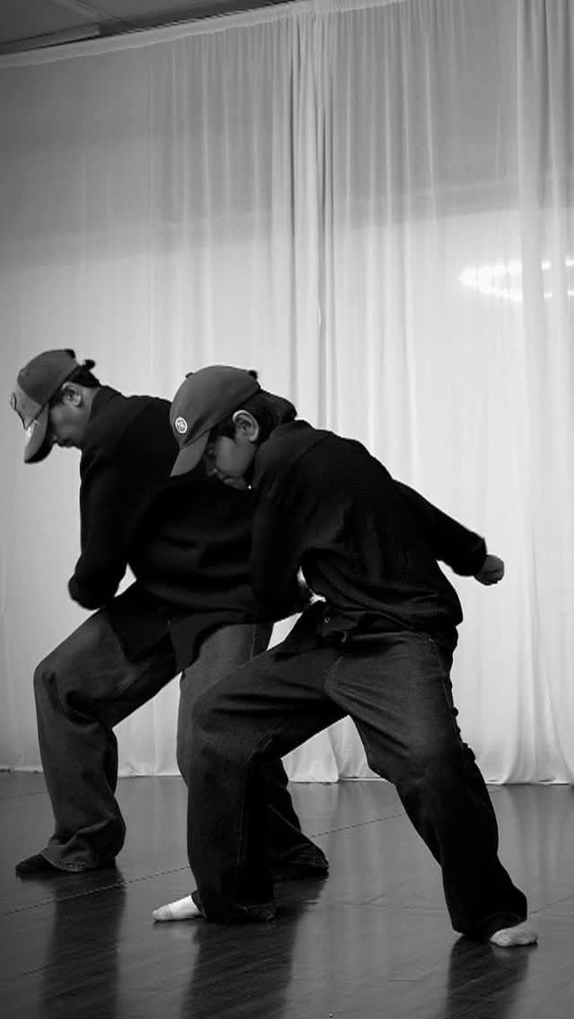 Post 3 by 3v Dannce eraa on Instagram (video)