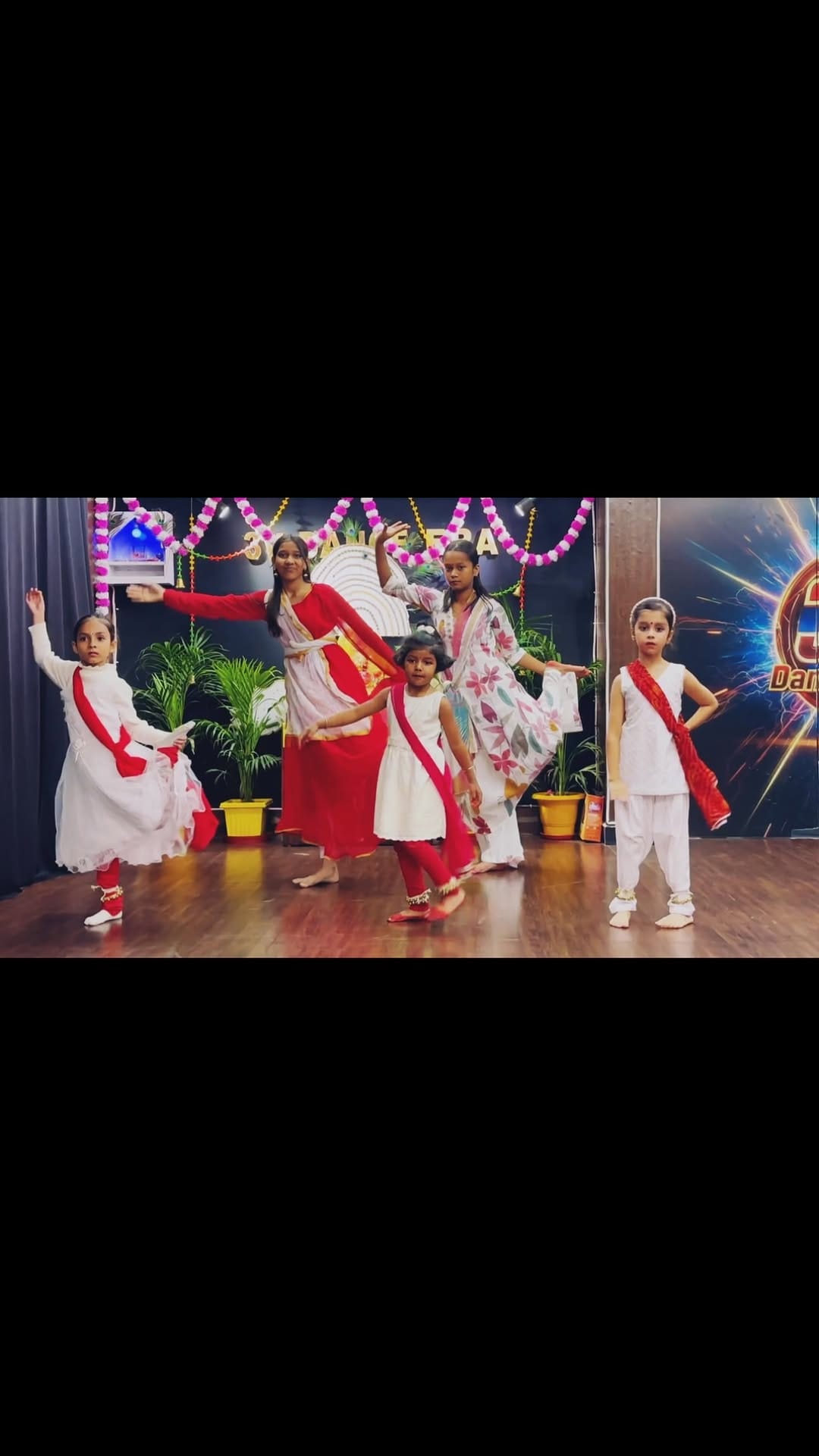 Post 6 by 3v Dannce eraa on Instagram (video)