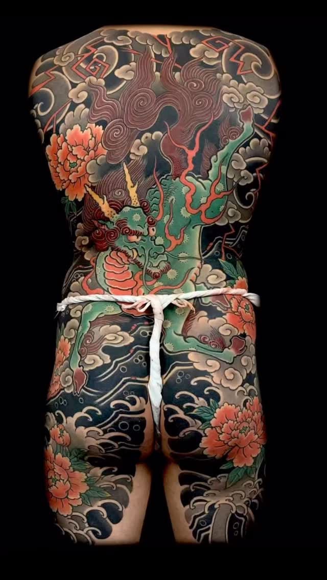 Post 8 by Small Paul 彫義誠 • Tattoo Artist on Instagram (video)