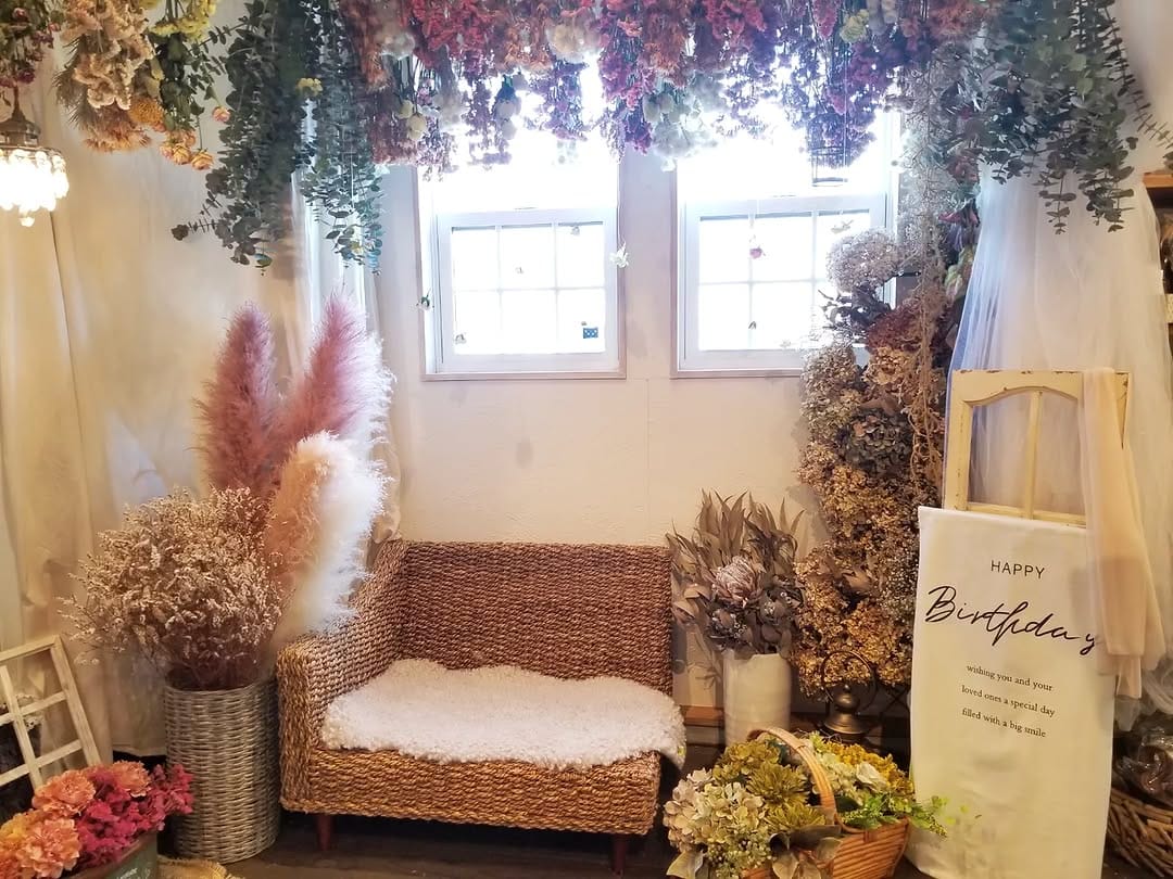 Post 10 by flower house yoshida　|　岐阜の花屋・ワンコと楽しめるフォトブース on Instagram (carousel)