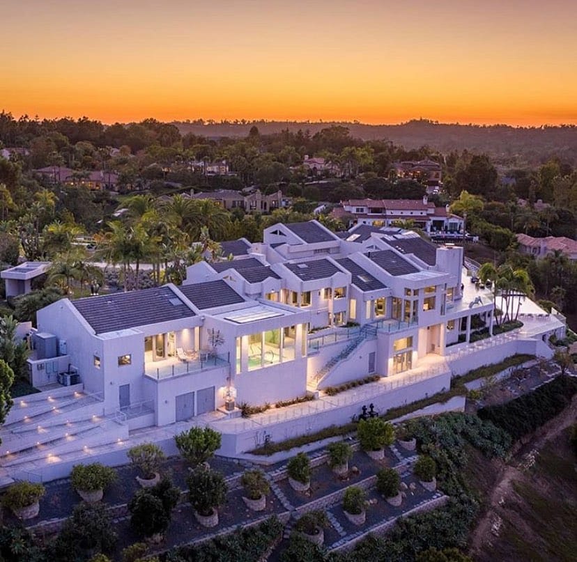 Post 3 by ARCHITECTURE - LUXURY HOMES on Instagram (image)