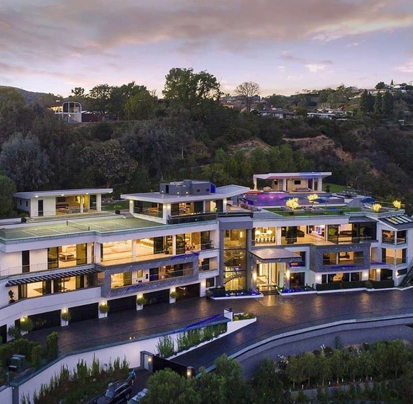 Post 10 by ARCHITECTURE - LUXURY HOMES on Instagram (image)