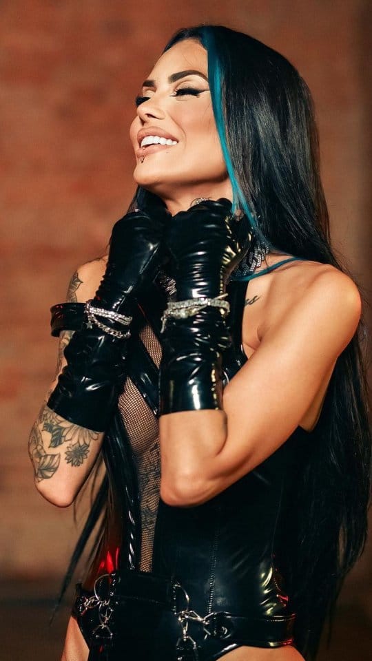 Post 10 by Amino Tati Zaqui PT/Brasil on Instagram (video)
